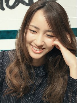 ラマハロ (La Mahalo) 透明感がグラデーションしてるカラー