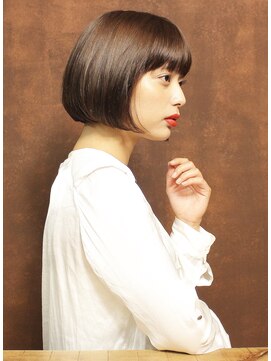 シアンデルカ(CYANDELUCCA) 目力アップのシンプルボブ