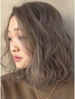 くすみベージュ