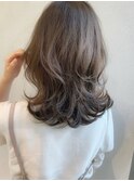思わず触れたくなるグレージュ