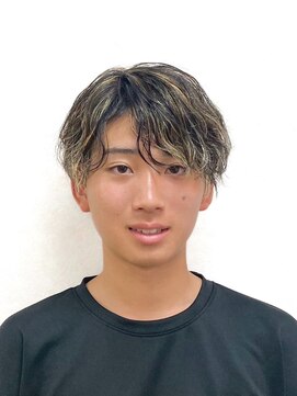 黄ぐまくん美容室 メンズ　ツーブロック　メッシュ