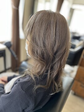 コア フィール ア デイ(COIFFURE A DAY) 【愛されロング】M3Dシルバーグレイカラー