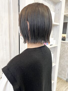 キャアリー(Caary) 福山市Caaryナチュラルストレート外ハネタイトボブ20代30代40代