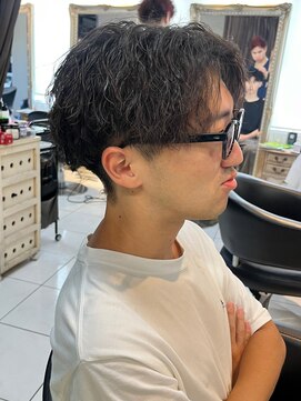 アイズ 海老名(AIZU) メンズサロン センターパート ツイストパーマ メンズカット