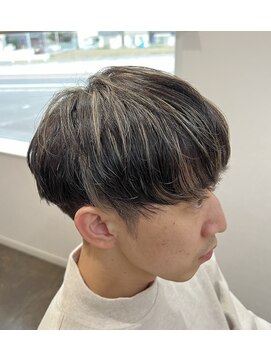 サロンドクオリア(Salon de Qualia) ハイライト/ホワイトベージュ/白髪ぼかし/刈り上げマッシュ/S