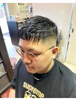 クラッチ&nbsp;クロップスタイル、スキンフェードカット、濡れパン