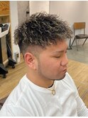 ダウンバング　ツイストパーマ　スキンフェード　メッシュカラー