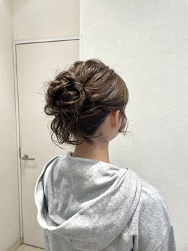 リーナ ビューティガーデン(LiNA BeautyGarden) 可愛らしく華やかに!高めシニヨンアレンジ
