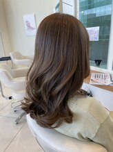 流行“ヨシンモリヘア”で洗礼された韓国風ヘアスタイル