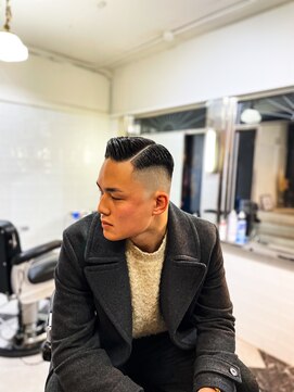 メリケンバーバーショップ フクオカ(MERICAN BARBERSHOP FUK) フェードカットかき上げ福岡バーバーサイドグラデーションa3