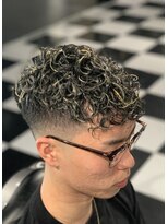 プラッキー(BLACKY)&nbsp;前下がりパーマ＋メッシュカラー