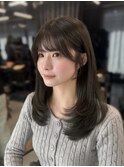 ミディアムレイヤーカット×透明感オリーブグレージュ○伊藤