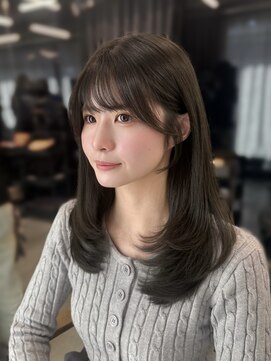 アリュウル 表参道(ALLURE) ミディアムレイヤーカット×透明感オリーブグレージュ○伊藤