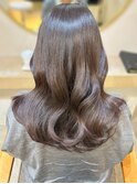 大人ガーリーダークアッシュミディアムレイヤー似合わせカット 