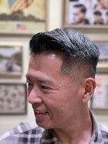 フォーコーナーズ(Four Corners)&nbsp;大人スキンフェードツーブロック刈り上げマンバン30代40代