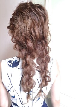 ロマリア(Lomalia) 【Lomalia表参道/原宿】泉脇崇アレンジスタイル1