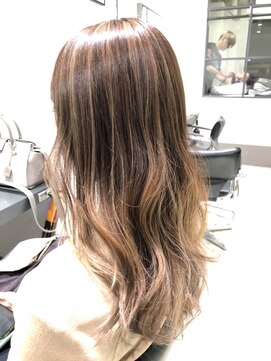 ルイス(L'wis) ベージュカラー+バレイヤージュ 代表朝長