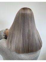 リグフクオカ(L.I.G fukuoka)&nbsp;【L.I.G fukuoka】グレージュ　ホワイトカラー