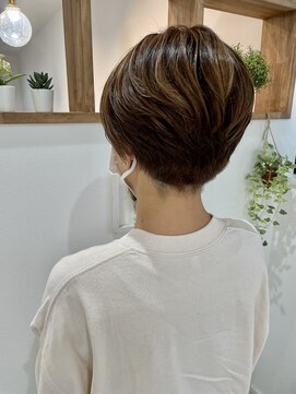 ラナニ(Lanani) 刈り上げショートレイヤー