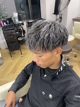 アレス バイ シカ 神戸三宮元町店(ALLES by Cica) 波巻きツイストスパイラルパーマツーブロック刈り上げ