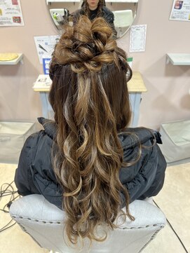 プーペ(pupe) 高めお団子ハーフアップ