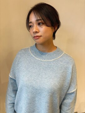 イル(ill) イルミナカラー　暗髪　センター分け　かきあげ風