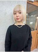 ショートボブ×ブリーチカラーホワイト