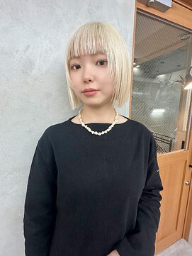 リアン(Lien) ショートボブ×ブリーチカラーホワイト