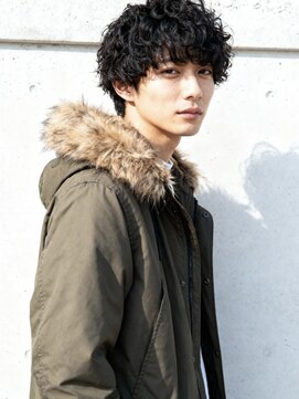 スペインカールフェザーパーマツーブロックセンターパート