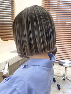 リラ バイ ミラ 新宿(LILA by MILA) アンブレラカラー/ルーツカラー/ナチュラルショート