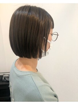 デイ(DAY.) オリーブベージュ　タイト　ミニボブ