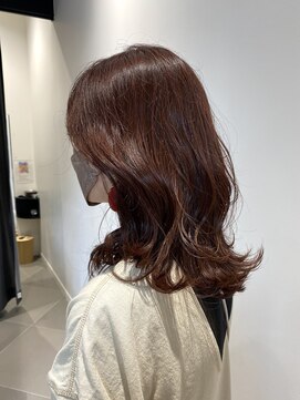 イワイナゴヤ(i i -IWAI NAGOYA-) 艶髪ミディヘア【カシスピンクブラウン】