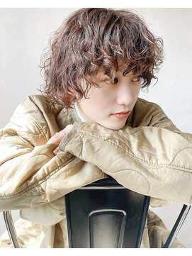 ホロ(hollo) ショートウルフプードルパーマ