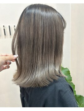 リリバイシエル(lili by CieL) 外ハネ×グレージュ×透明感カラー