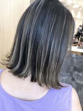 ルービック 江坂(Rubik's) 30代40代ハイライト小顔ボブ