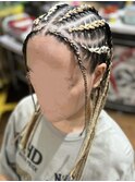 アレンジの幅が広がるコーンロウ×ブレイズ