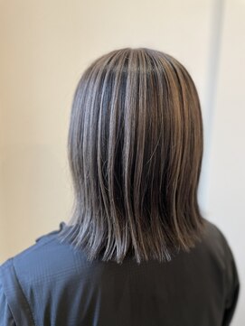 アトリエルナ(ATELIER LUNA) 切りっぱなしボブ／外ハネ／アンブレラカラー／ケアブリーチ