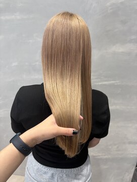 ナンバー 大分中央町店(N°) 透明感と柔らかさを纏うハイトーンブロンドストレート♪
