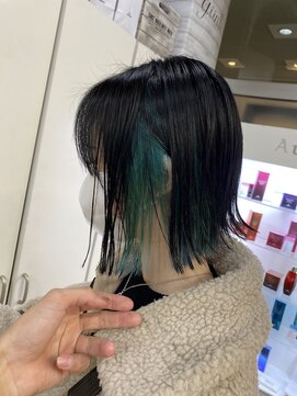 サボ 草薙店(SABO) 切りっぱなしボブ×インナーグリーン