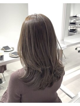 ムード(MOOD,) ダークアッシュ/ミディアムレイヤーカット/大人ガーリー/銀座