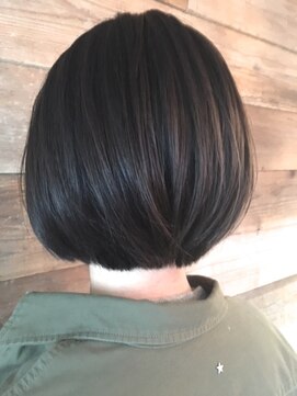 レオニード 表参道(LEONID) 30代大人なオシャレが好きな方におすすめ前下がりボブ