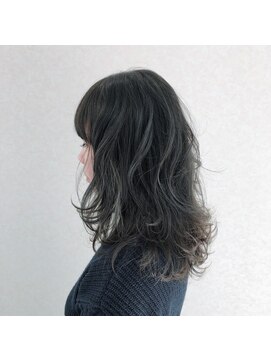 シエル(Ciel) 透き通る暗髪グレージュ