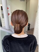 タイトシニヨン　お呼ばれ　パーティヘア　キレイめ