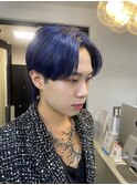 ネイビーブルー　センターパート　ハンサムショート