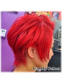 セレブリティ赤髪ショートスタイル