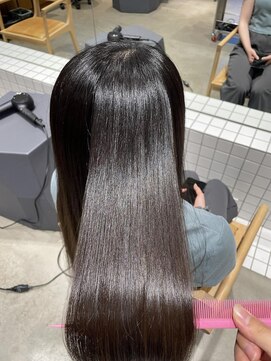 ニーイチイチ(211) スーパーロング/縮毛矯正/黒髪