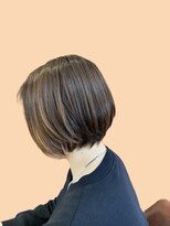 ジャンクス 立体感のあるショートボブ