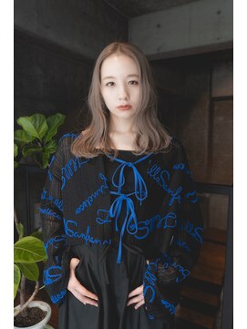 シカ(sica) ハイトーンベージュカラーミディアムスタイル