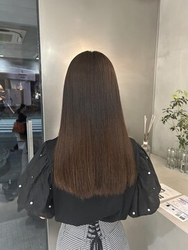 ニーイチイチ(211) ツヤツヤストレート