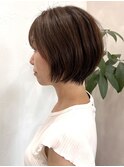 ピンクベージュレイヤーボブニュアンスカラー外ハネボブショート